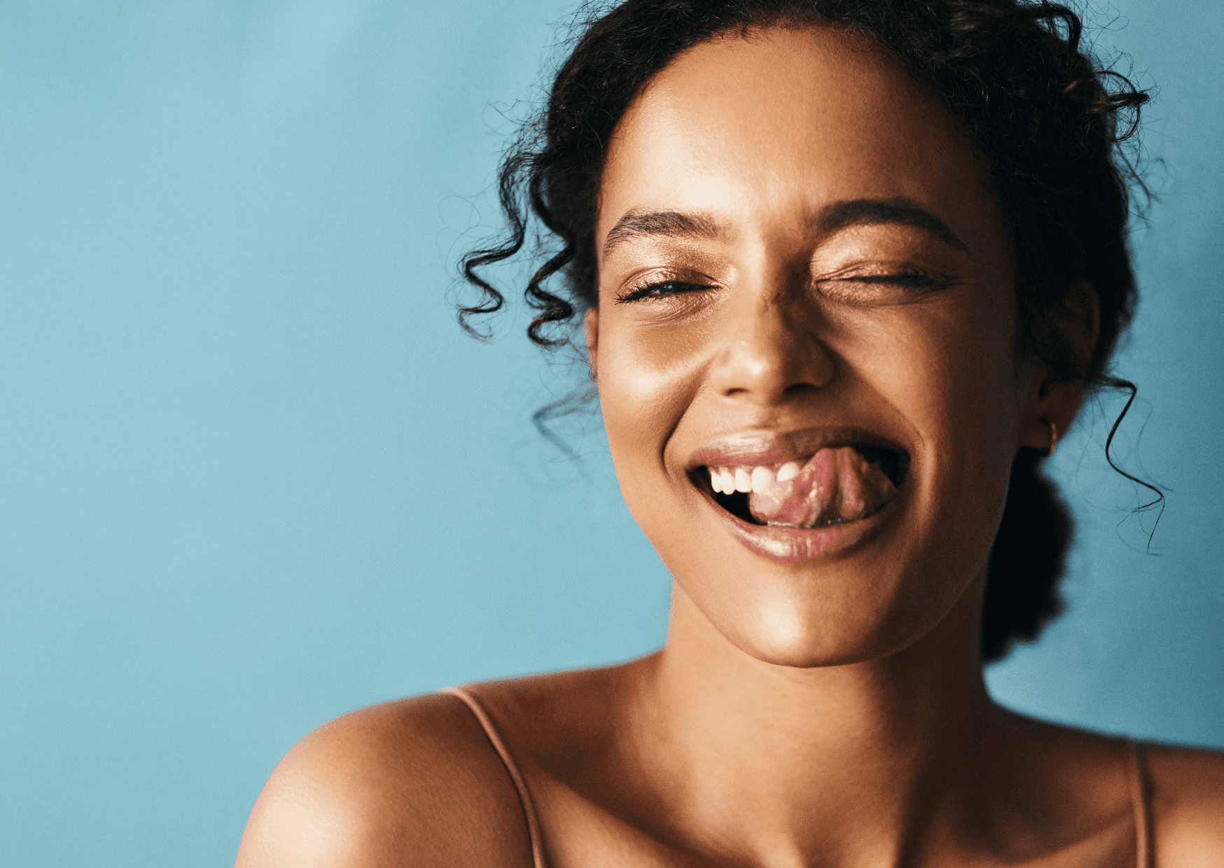 Soin cheveux crépus secs et cassants : 4 recettes naturelles